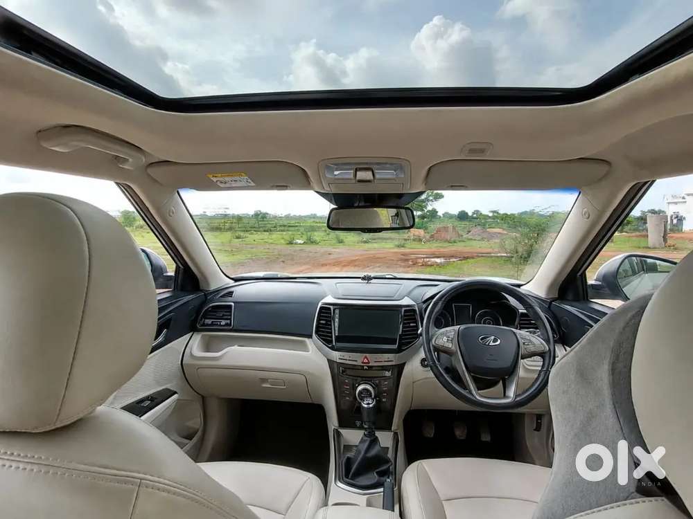 Sbi Officer Owned Mahindra Xuv 300 / Top Model / Excellent Condition