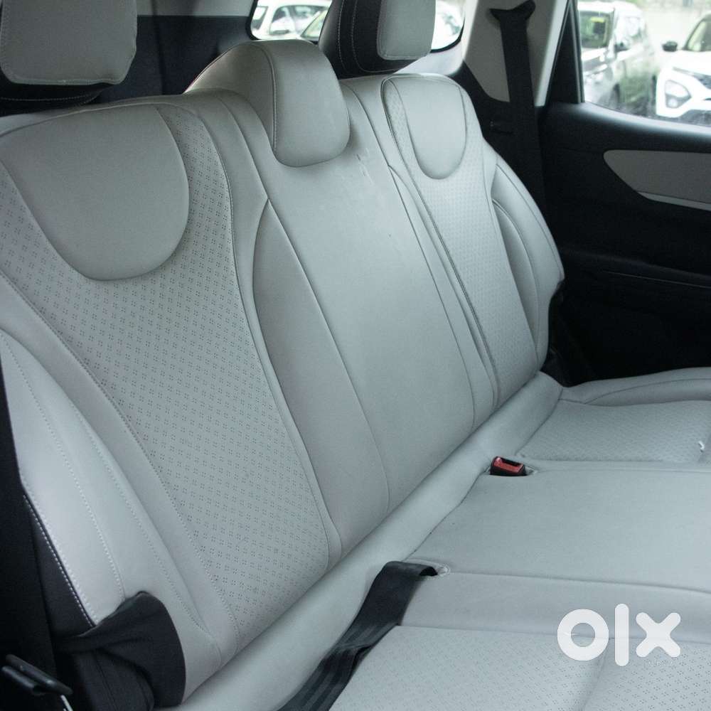 Mahindra Xuv700 2.2 Ax 5 Diesel At 7 Str, 2022, Diesel