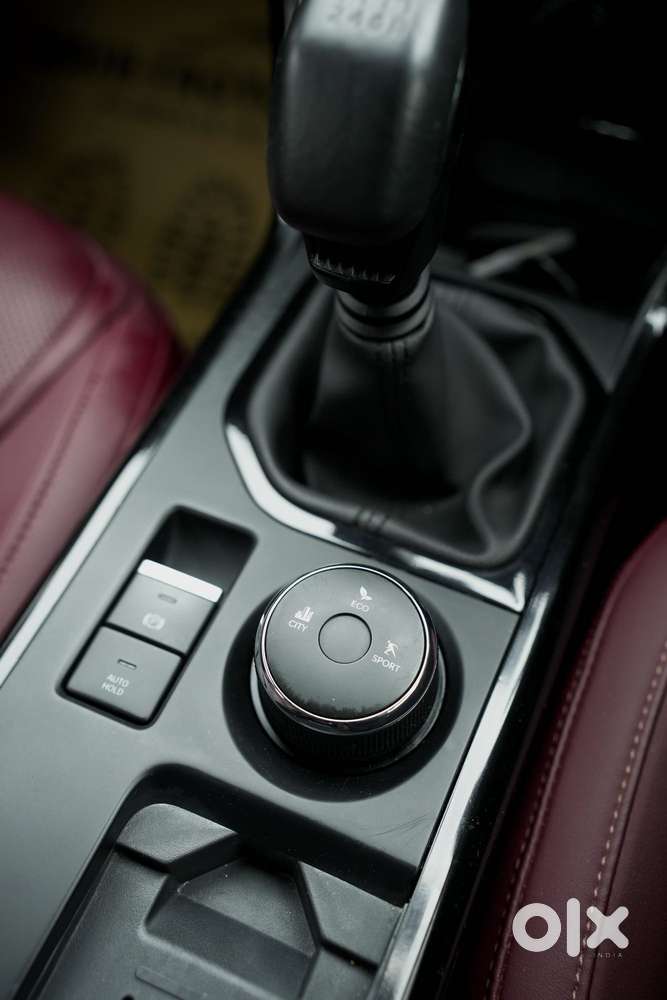 Tata Curvv Accomplished Plus A 1.2 Hyperion Gdi Petrol 6mt, 2025, Pe..