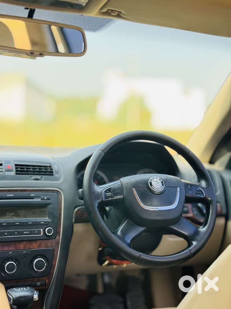 Skoda Laura Elegance 2.0 Tdi Cr At, 2010, Diesel