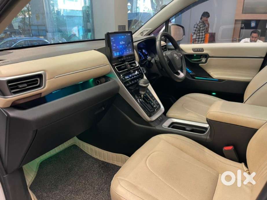 Toyota Innova Hycross 2.0 Zx Hybrid 7 Str, 2024, Petrol