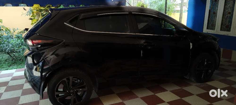 Tata Altroz Dark Edition