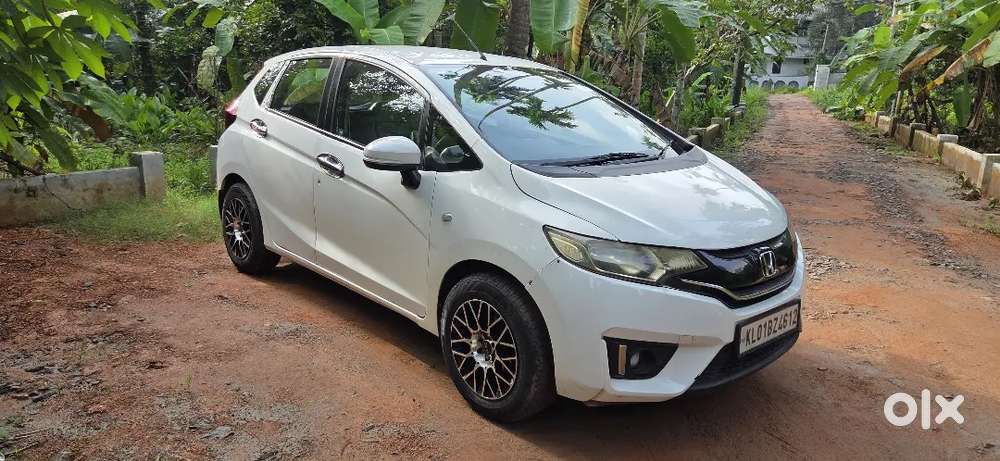 Honda Jazz Petrol 2016 - For Sale (airbag Deployed, Price Negotiable)