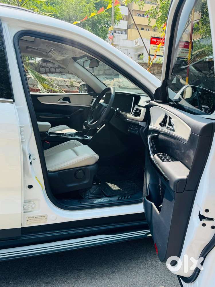 Mahindra Xuv700 Ax7l 6 Str At, 2025, Diesel
