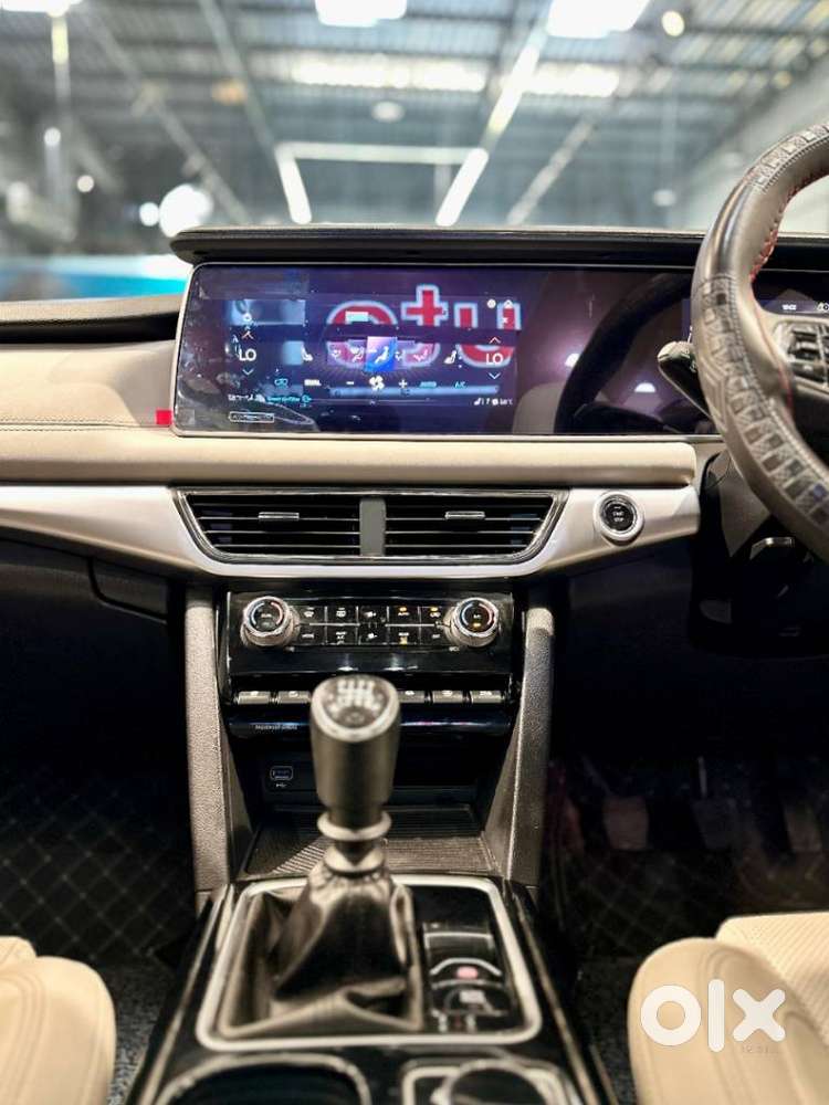Mahindra Xuv700 2.2 Ax 7 Diesel Mt Luxury Pack Str, 2025, Diesel