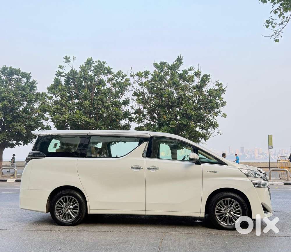 Toyota Vellfire 2.5 Executive Lounge, 2022, Petrol