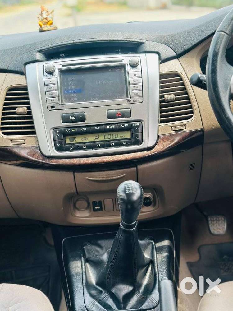 Toyota Innova [ ] 2.5 V Diesel 7 Str, 2015, Diesel