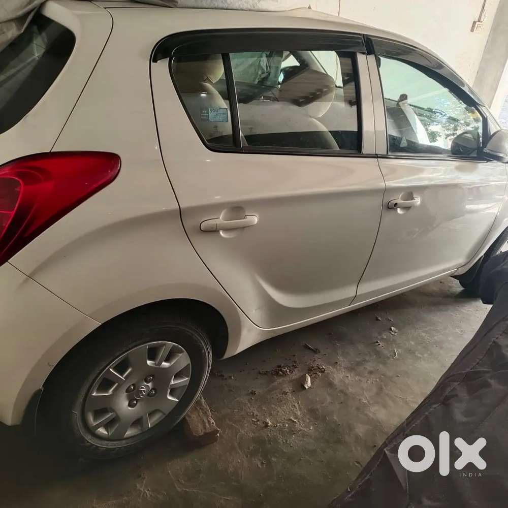 Hyundai I20 2014 Diesel Well Maintained Less Driven With New Tyres