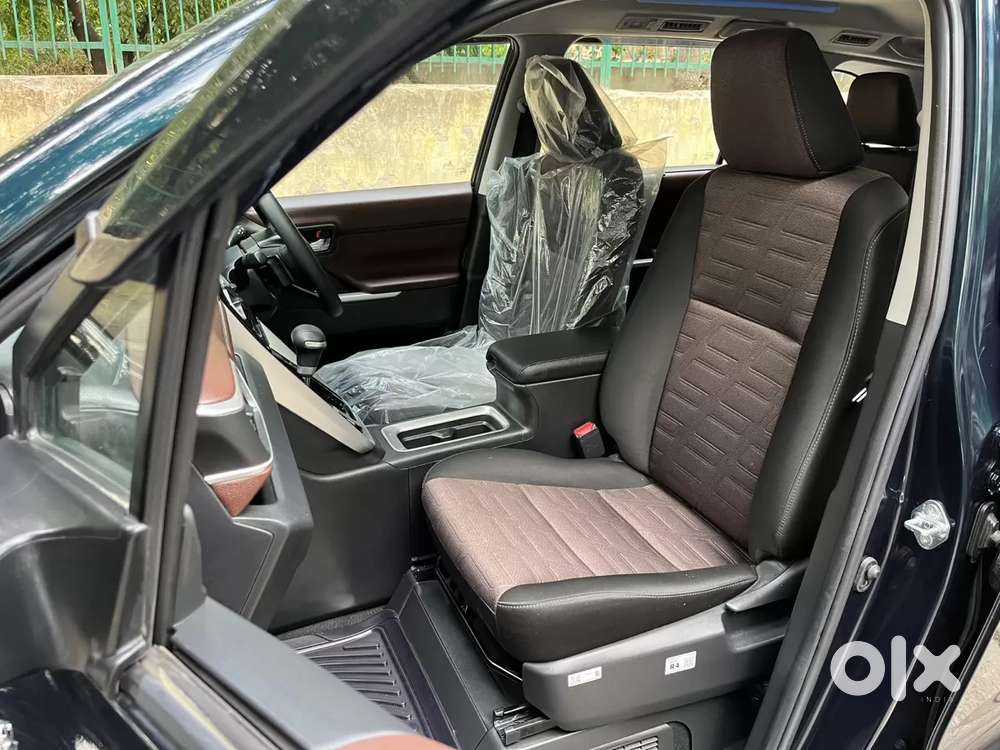 Toyota Innova Hycross 2.0 Vx Hybrid 7 Str, 2025, Petrol
