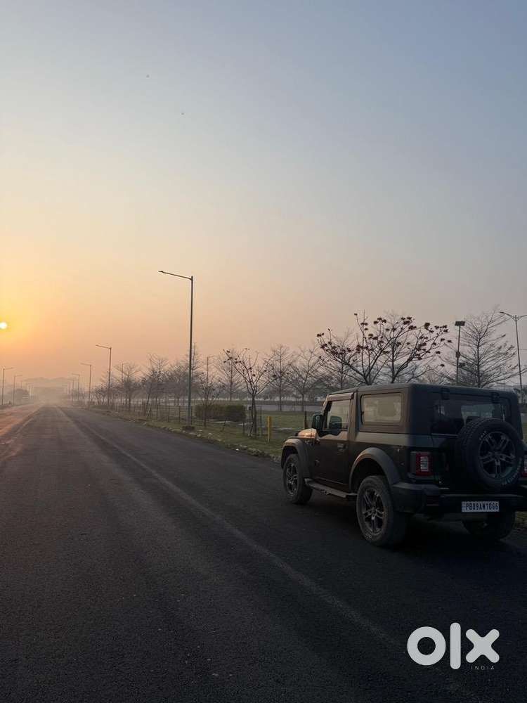 Mahindra Petrol 2023 Car
