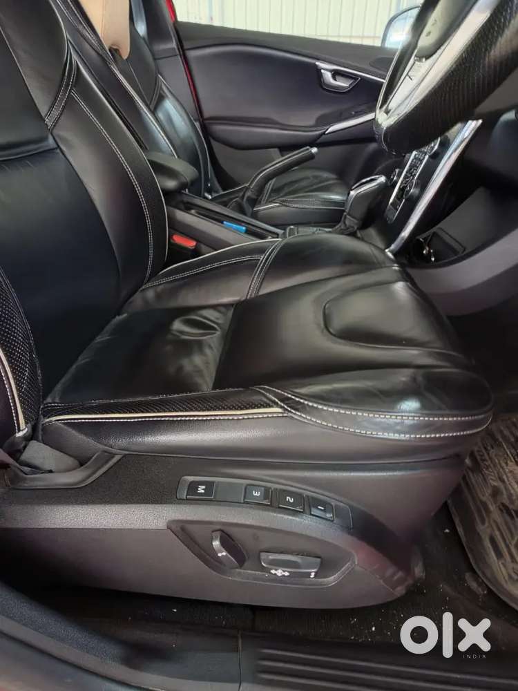 Volvo V40 2017 Diesel 97000 Km Driven. Neatly Maintained