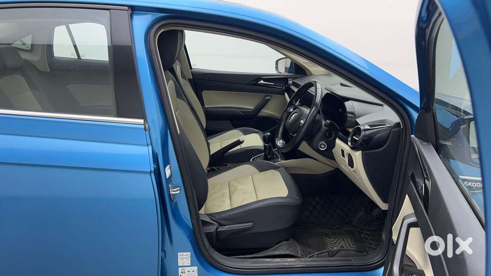 Skoda Slavia Style 1.0l Tsi Mt, 2022, Petrol