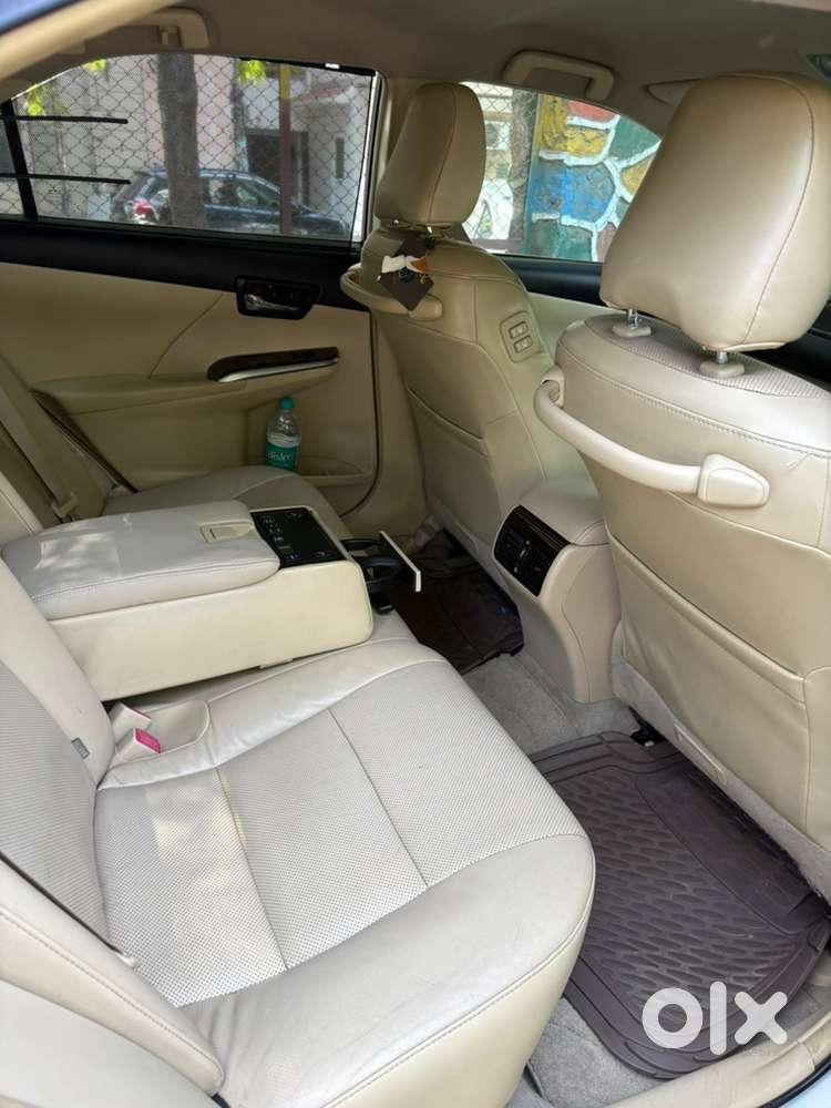 Toyota Camry Hybrid 2016 Km Driven