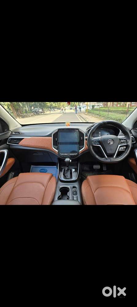 Mg Hector Plus Sharp Pro 1.5 Turbo Petrol  Cvt 7 Str Dual Tone, 2022..