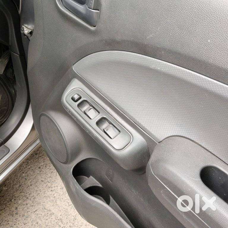 Maruti Suzuki Ritz Lxi, 2012, Petrol