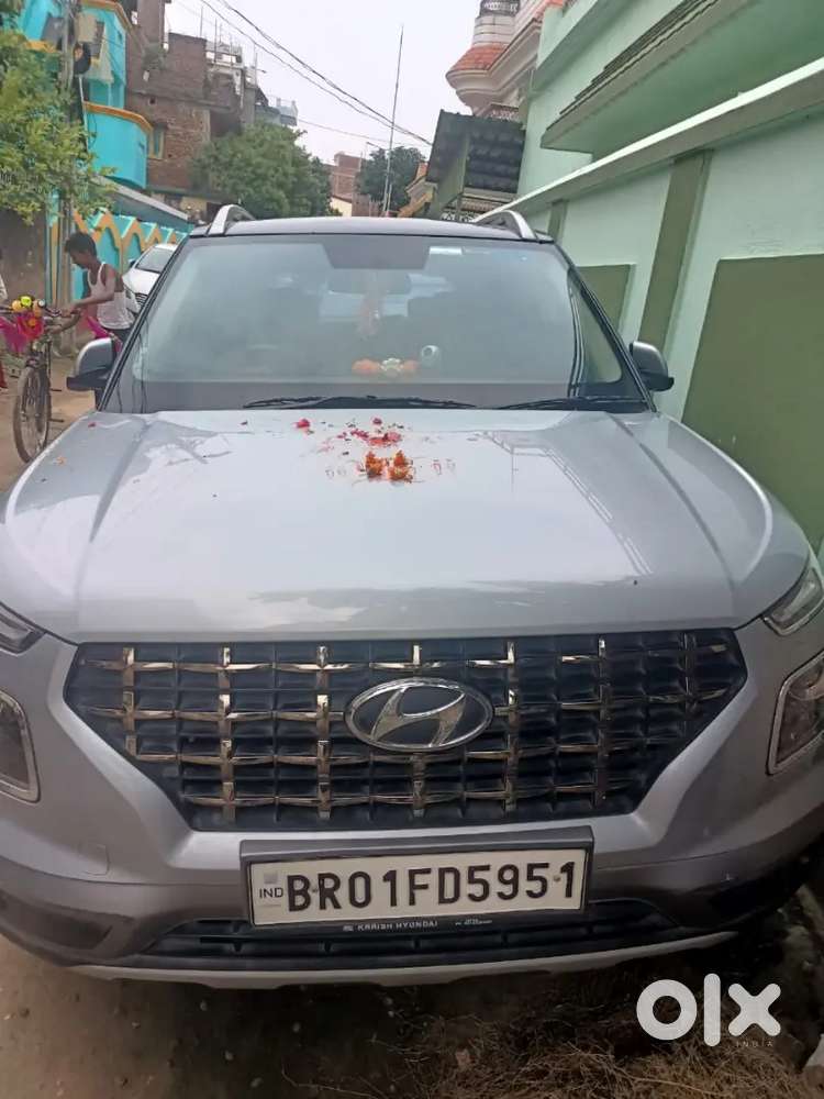 Hyundai Venue 2021 Petrol 33000 Km Driven
