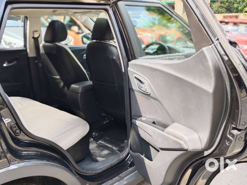 Mahindra Xuv300 W8, 2022, Petrol