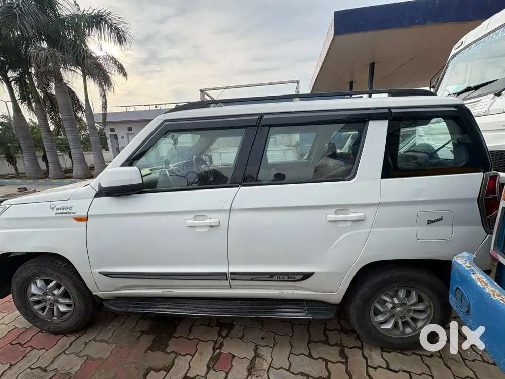 Mahindra Tuv 300 2017
