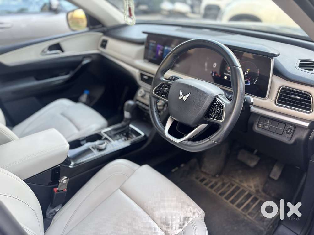 Mahindra Xuv700 Ax7l 6 Str At, 2024, Diesel