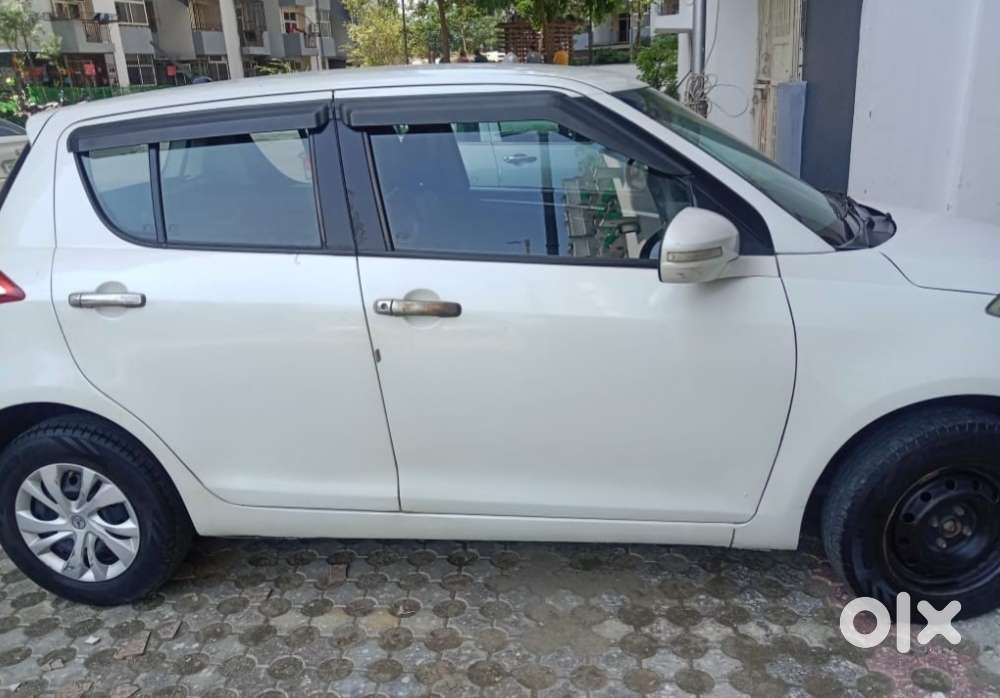 Maruti Suzuki Swift Vxi 1.2 Abs Bs-iv, 2013, Petrol