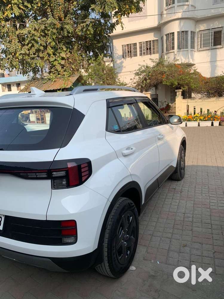 Hyundai Venue 2026 Petrol 4500 Km Driven