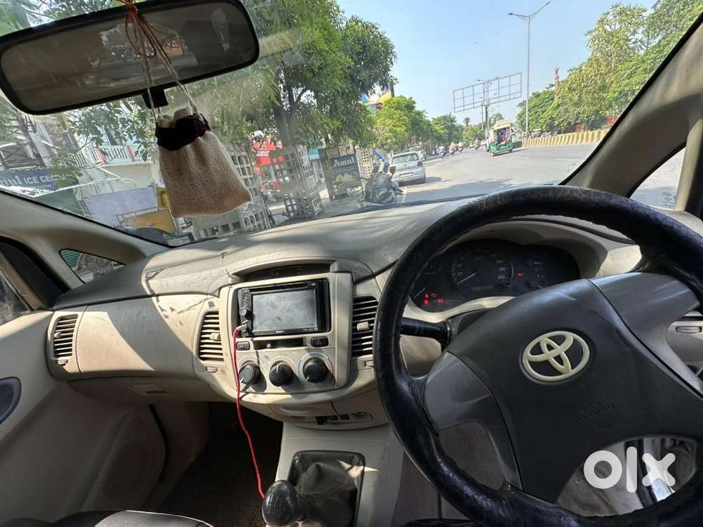 Toyota Innova 2012