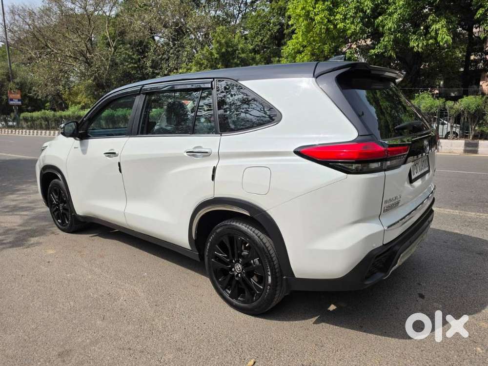 Toyota Innova Hycross 2.0 Zx (o) Hybrid 7 Str, 2025, Petrol