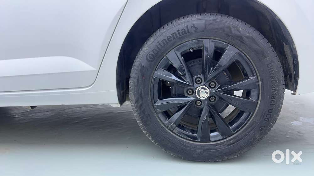 Skoda Slavia Style 1.0l Tsi At, 2022, Petrol
