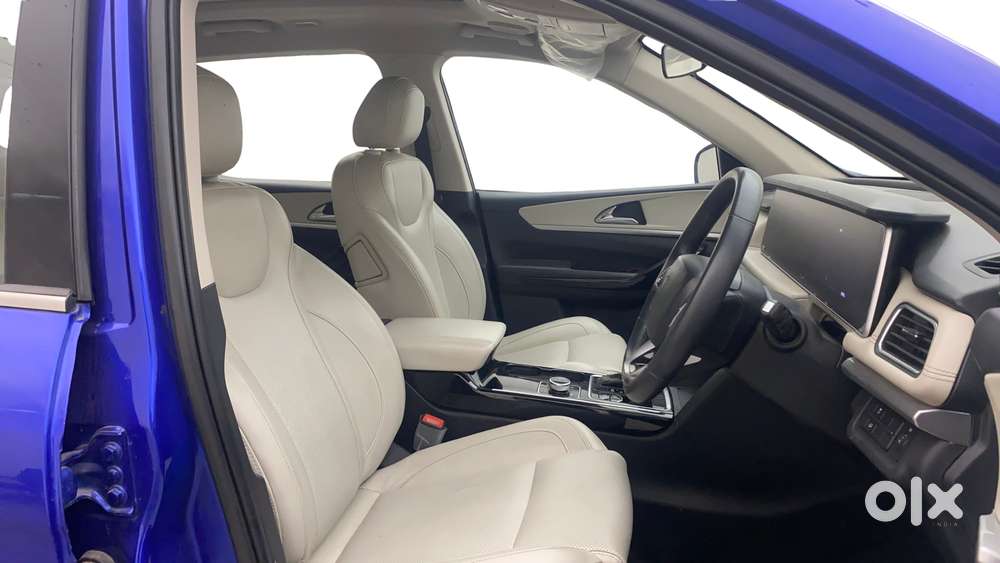 Mahindra Xuv700 2.0 Ax 7 Petrol Mt Str, 2021, Petrol