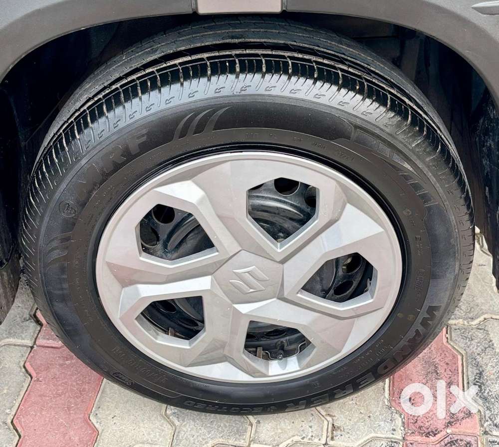 Maruti Suzuki Brezza 1.5 Lxi Smart Hybrid, 2023, Petrol
