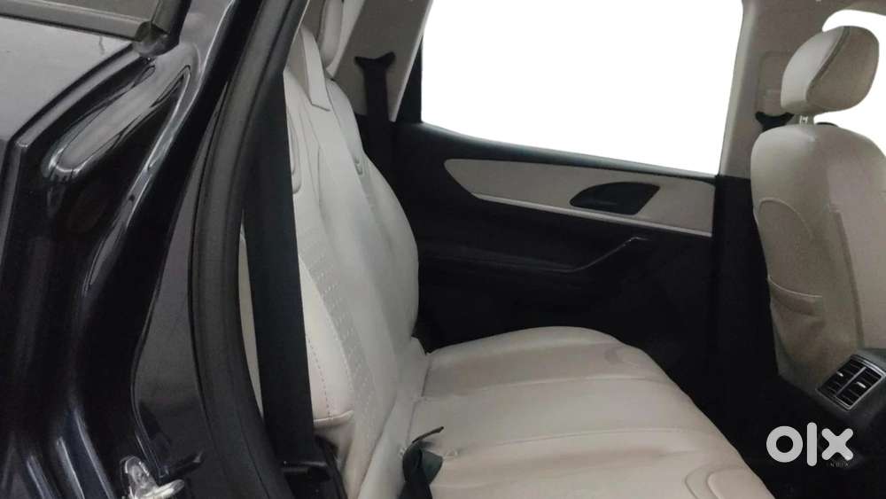 Mahindra Xuv700 2.2 Ax 5 Diesel At Str, 2023, Diesel