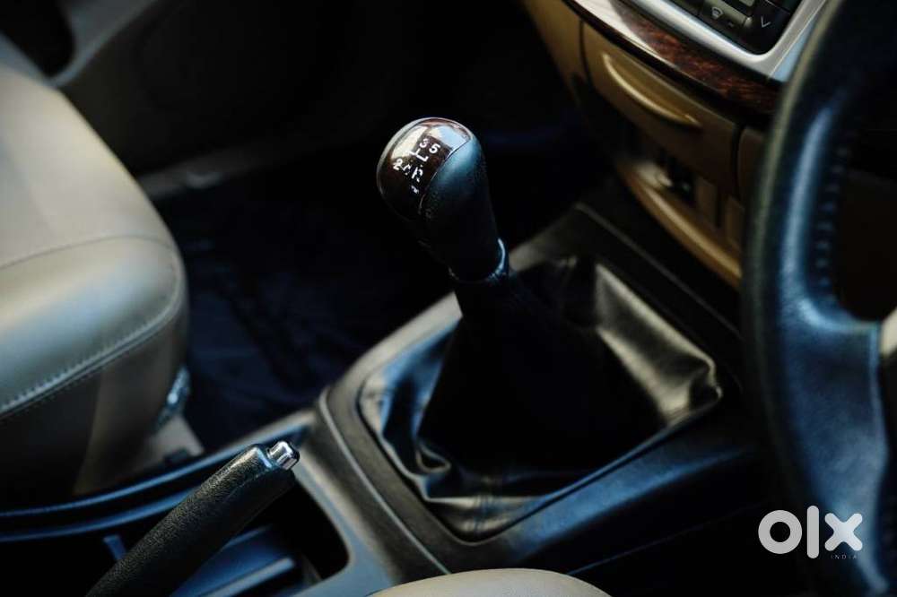 Toyota Innova 2.5 Z Diesel 7 Seater Bs Iv, 2015, Diesel