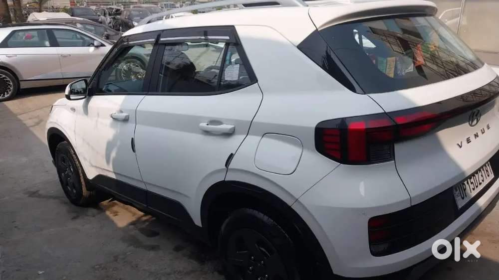 Hyundai Venue 2023 Petrol Well Maintained