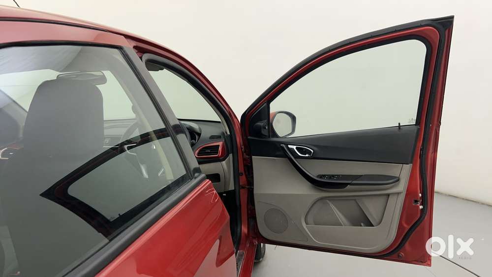 Tata Tiago Xza, 2017, Petrol