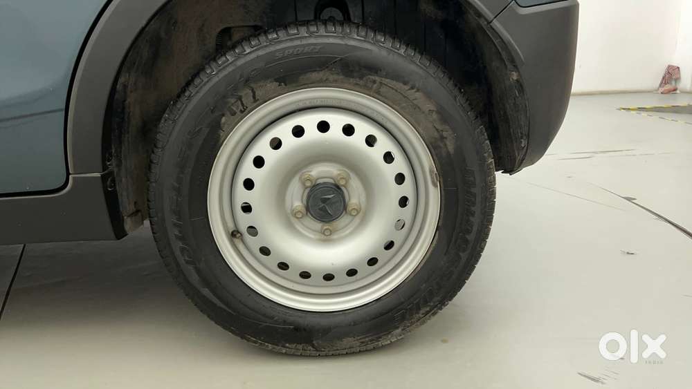 Mahindra Xuv300 W4, 2023, Petrol