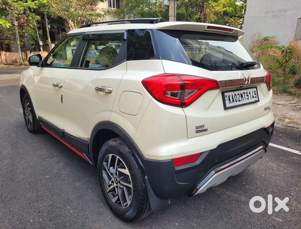 Mahindra Xuv300 1.2 W8 (o) Amt Petrol, 2023, Petrol