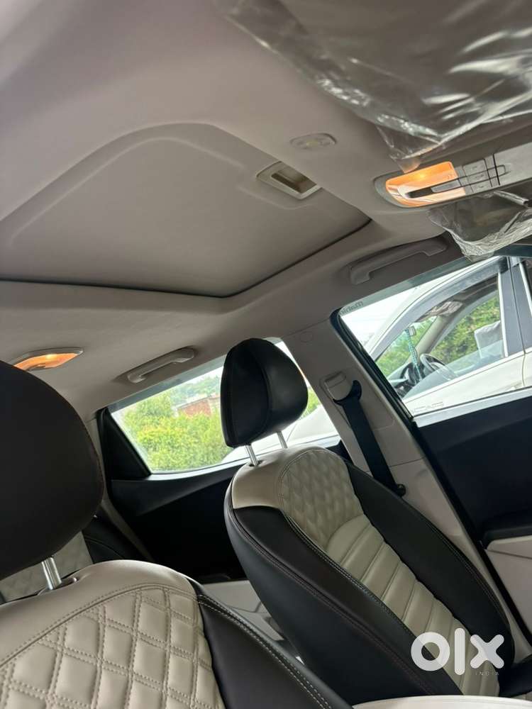 2023 Xuv300 W6 Diesel  Sunroof  26,000 Km  Excellent Condition
