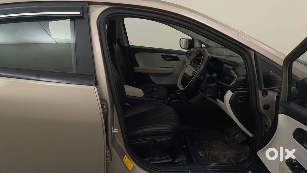 Tata Altroz Xe Petrol, 2025, Petrol