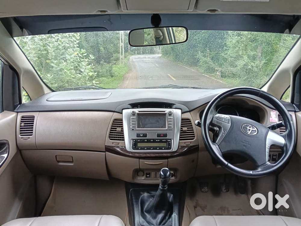Toyota Innova 2.5 Vx 8 Seater Bs Iv, 2016, Diesel