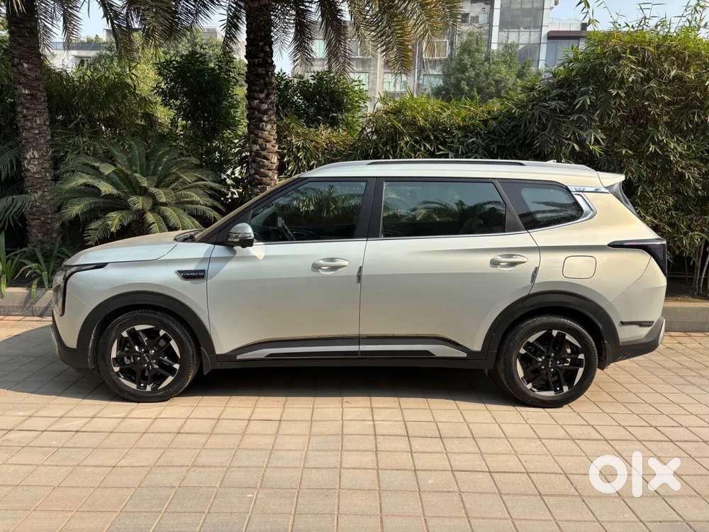 Kia Carens Clavis, 2025, Petrol