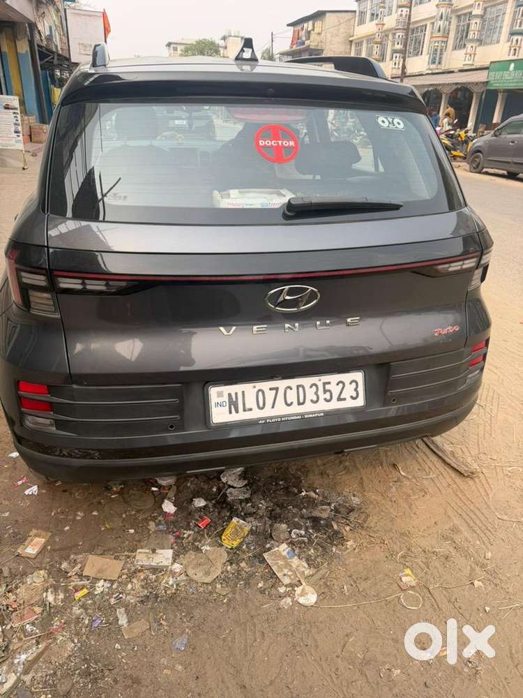 Hyundai Venue 2025 Petrol Well Maintained