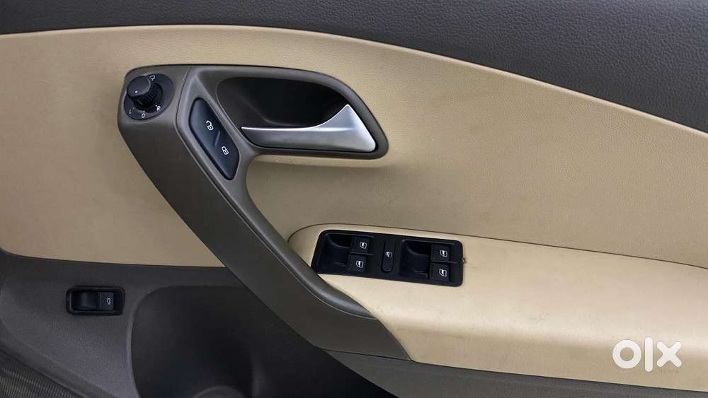 Volkswagen Vento 1.6 Highline, 2016, Petrol