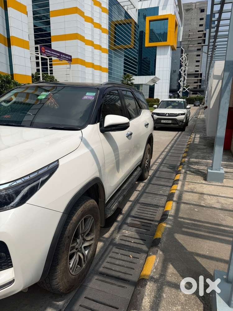 Toyota Fortuner Petrol 2025 Suv