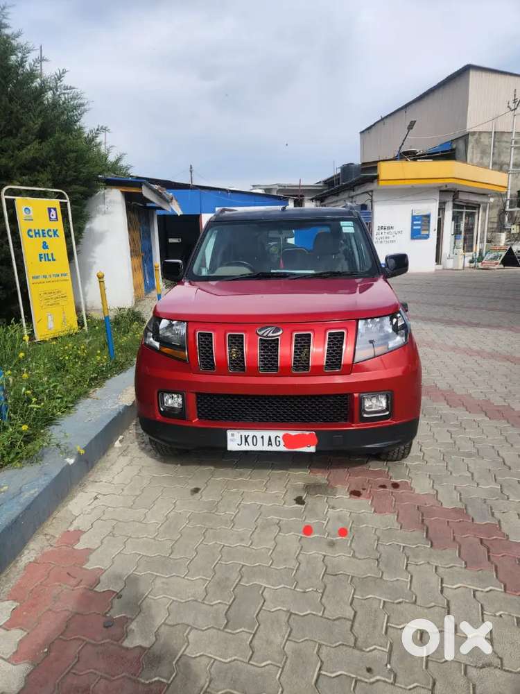 Mahindra Tuv 300 (t10) Top Model, Dual Tone