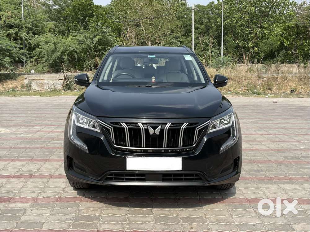 Mahindra Xuv700 Ax 5 Petrol Mt 7 Str (e), 2023, Petrol
