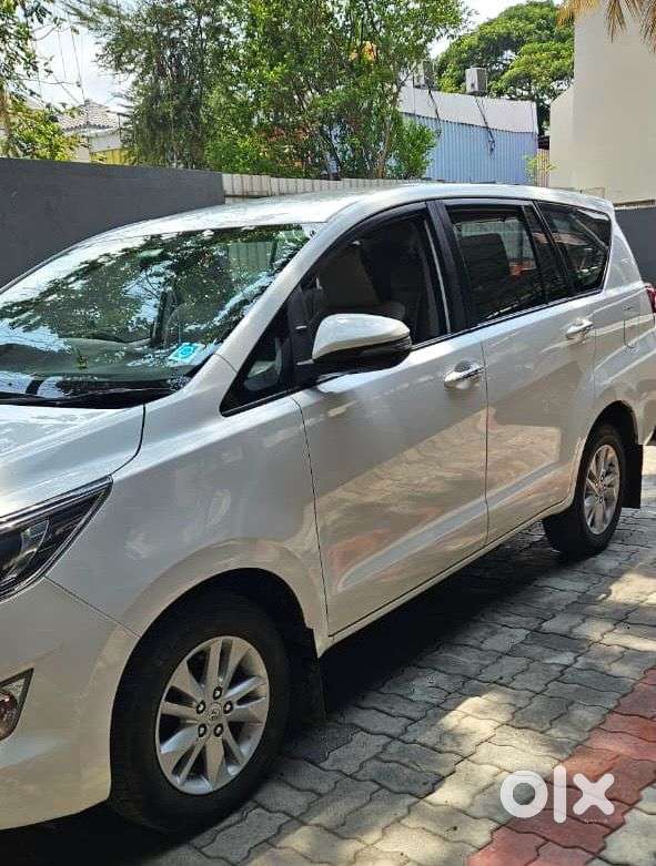 Toyota Innova Crysta 2.4 G Plus Mt 8 Str, 2022, Diesel