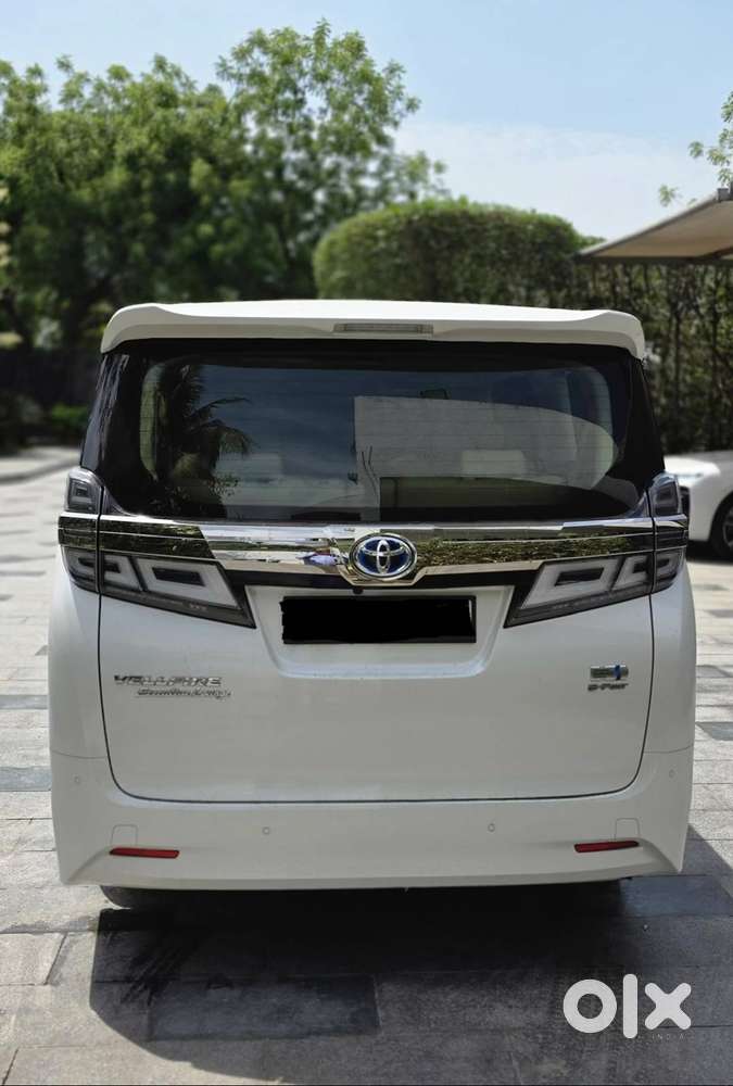 Toyota Velfire At Petrol (white)