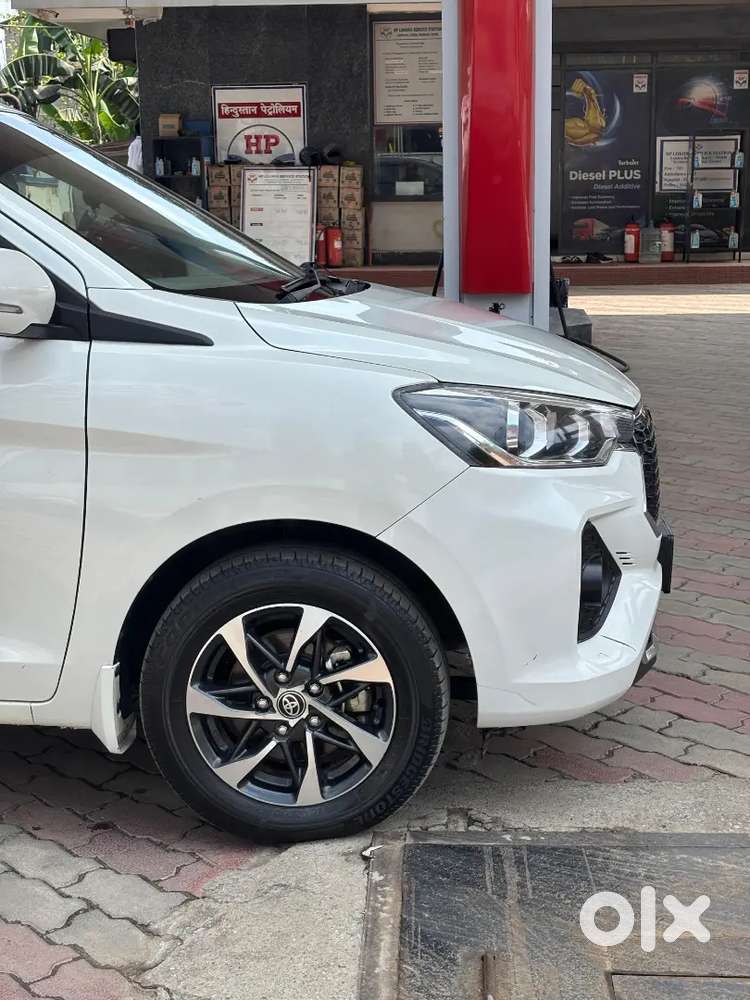 Toyota Rumion 2024 Petrol 42924 Km Driven