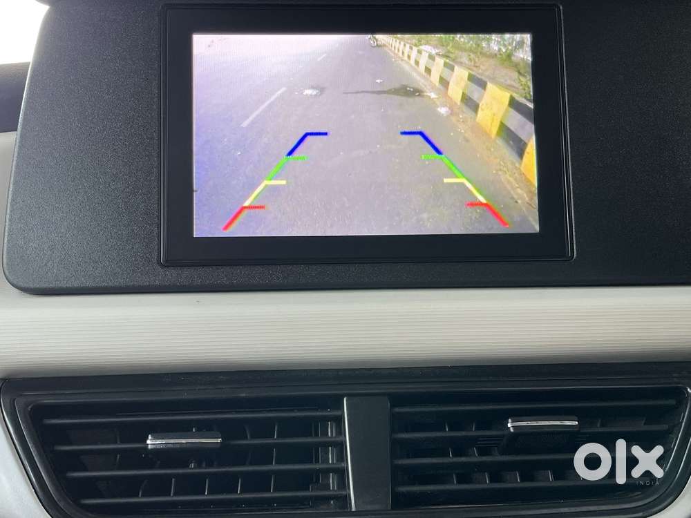 Mahindra Xuv700 Ax 5 Petrol Mt 7 Str (e), 2023, Petrol