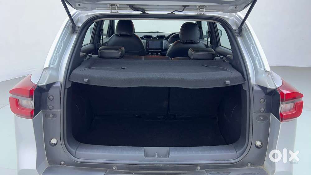 Nissan Magnite 1.0 Xv Premium, 2022, Petrol